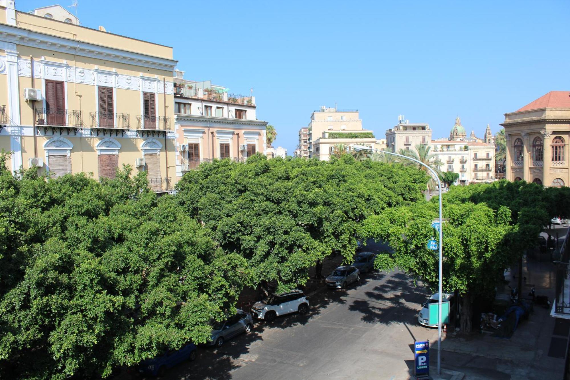 Falstaff Rooms & Suites ปาแลร์โม ภายนอก รูปภาพ