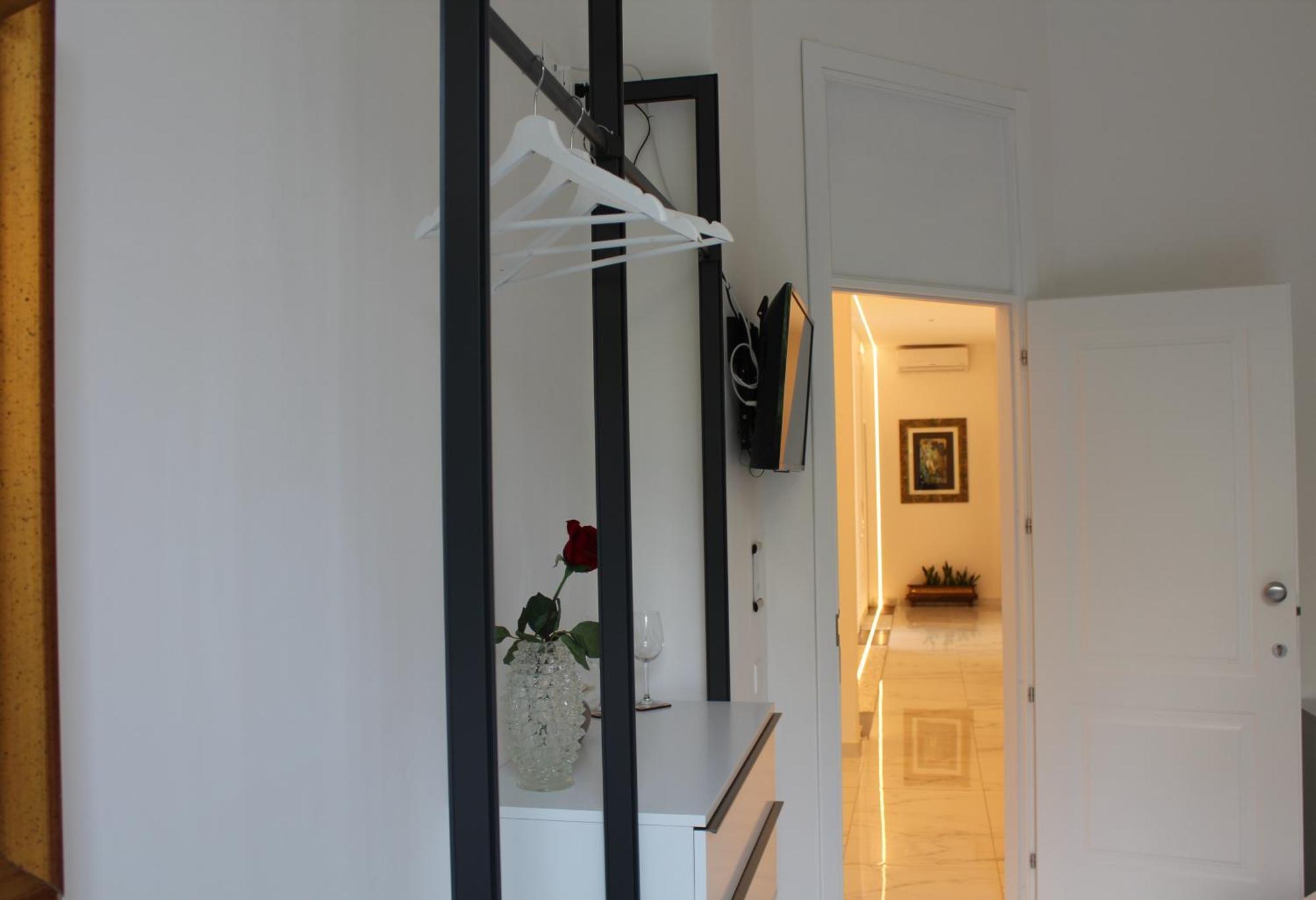 Falstaff Rooms & Suites ปาแลร์โม ภายนอก รูปภาพ