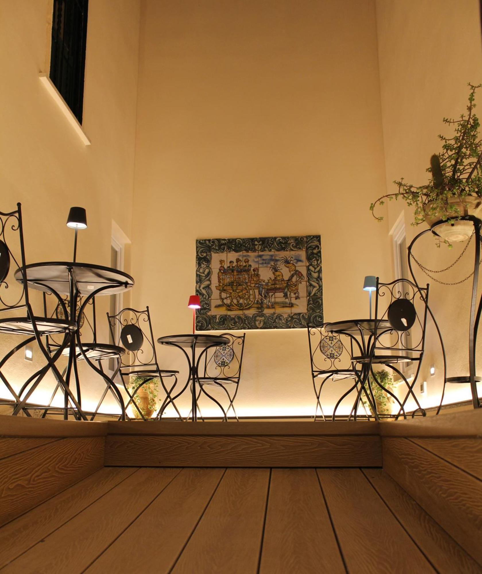 Falstaff Rooms & Suites ปาแลร์โม ภายนอก รูปภาพ